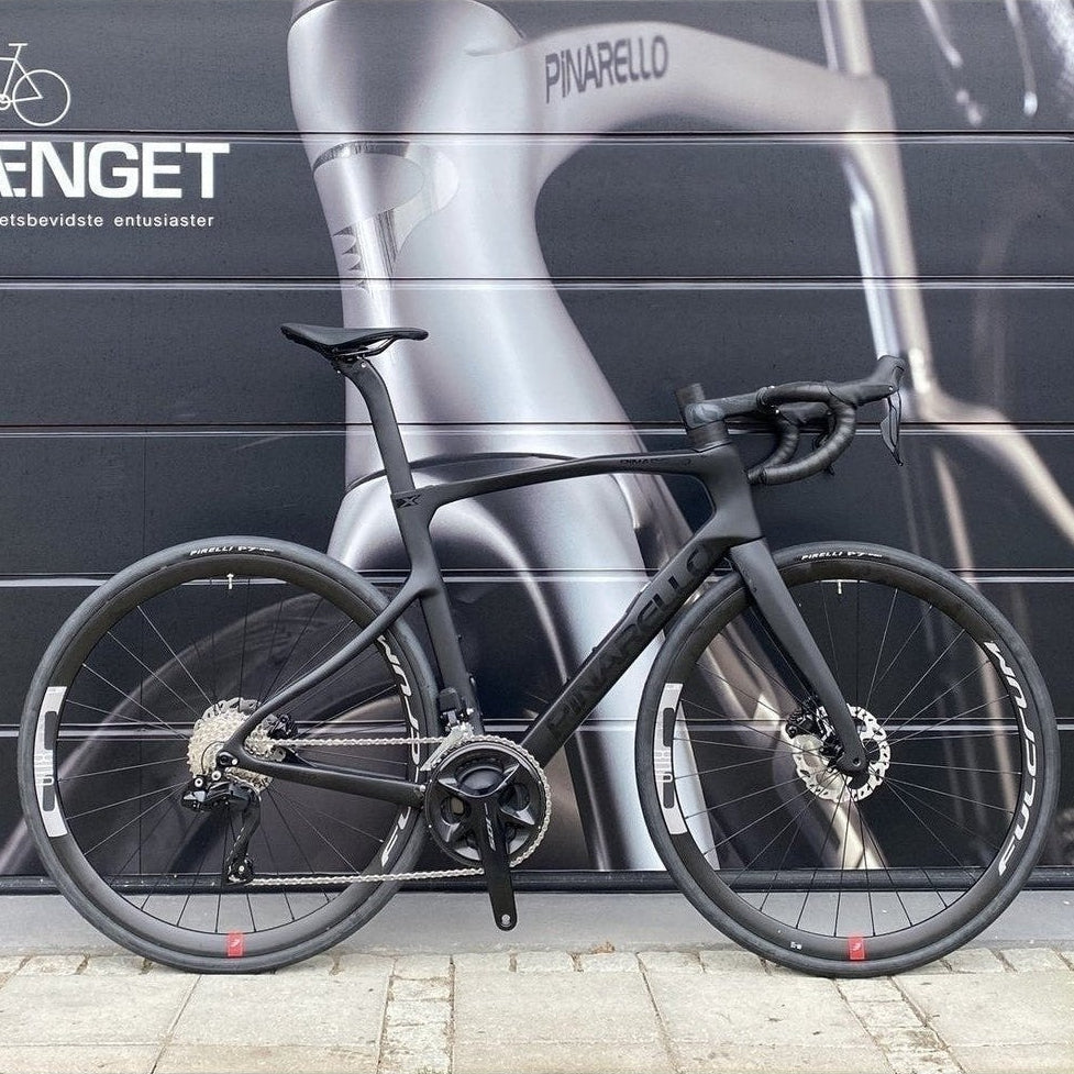 Pinarello X3 105 Di2 Deep Black Flere Varianter