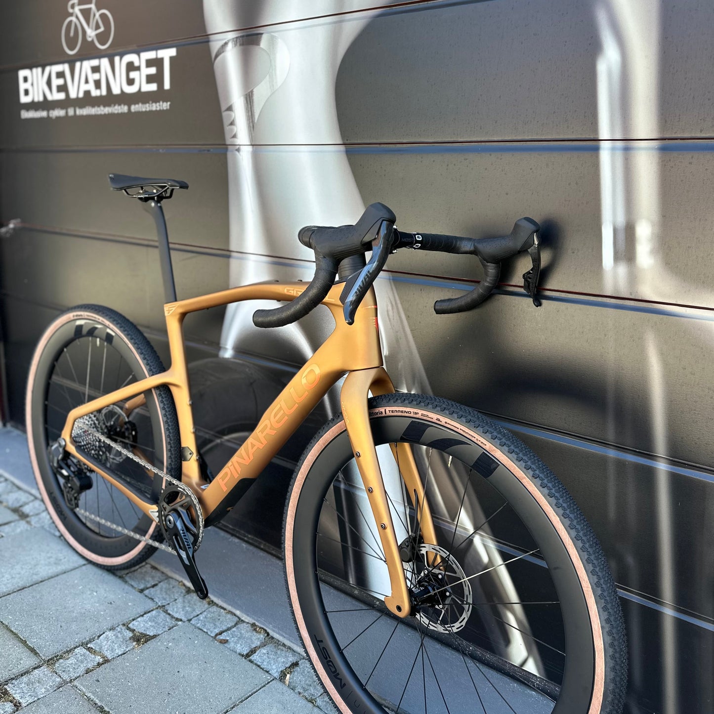 Pinarello Grevil F5 Rival XPLR AXS 2026 Namib Brown